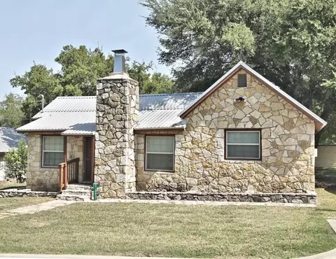 607 Bryan St, Glen Rose, TX 76043
