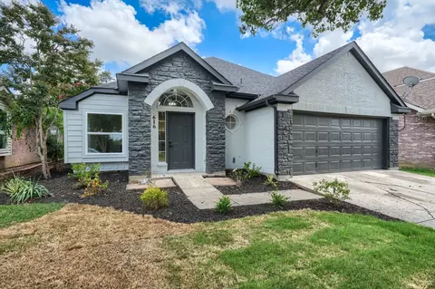 616 Fox Run Trl, Saginaw, TX 76179