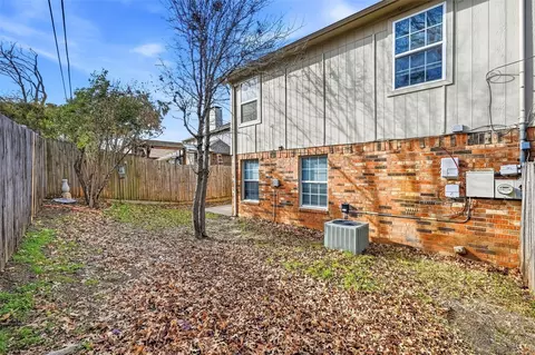 Exterior - 116 Main Pl, Euless, TX 76040 photo 3 of 9