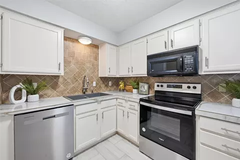 Kitchen - 116 Main Pl, Euless, TX 76040 photo 1 of 3
