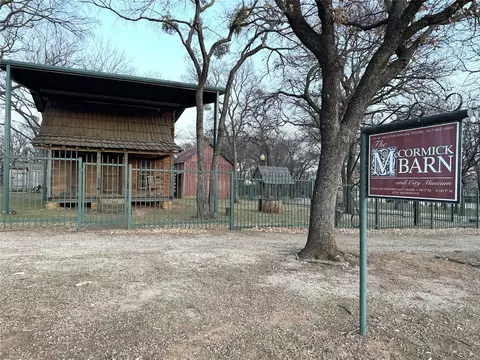 Exterior - 116 Main Pl, Euless, TX 76040 photo 7 of 9