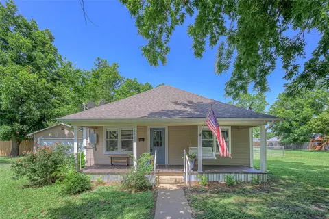 1305 14th St, Honey Grove, TX 75446