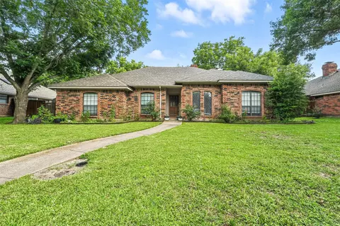 732 Heather Knoll Dr, Desoto, TX 75115