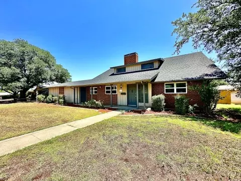 1506 Crescent Dr, Sweetwater, TX 79556