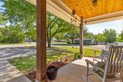 Exterior - 430 E Monterey St, Denison, TX 75021 photo 2 of 7