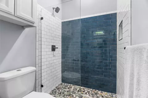 Bath - 430 E Monterey St, Denison, TX 75021 photo 3 of 3