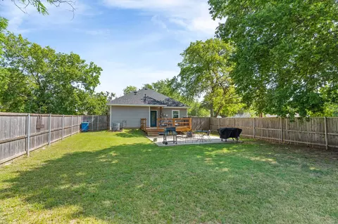Exterior - 430 E Monterey St, Denison, TX 75021 photo 7 of 7