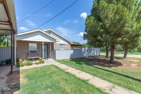 413 S 5th St, Coahoma, TX 79511