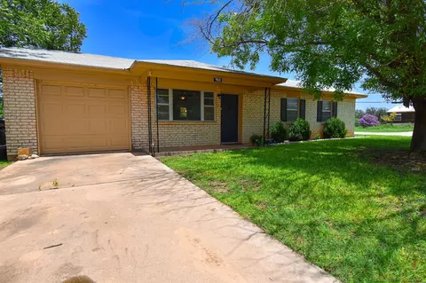900 Sagemont Dr, Brady, TX 76825