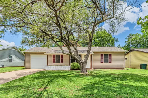 906 Aransas Dr, Euless, TX 76039