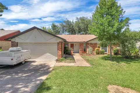 8413 Glenann Dr, North Richland Hills, TX 76182