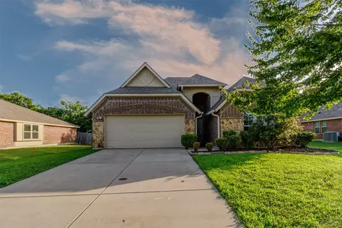 3207 Clear Springs Dr, Forney, TX 75126