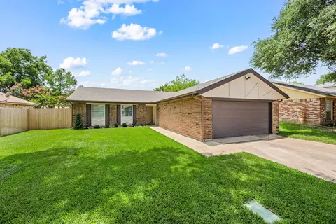 7529 Evergreen Dr, Watauga, TX 76148