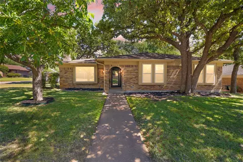 5507 Pineridge Dr, Arlington, TX 76016