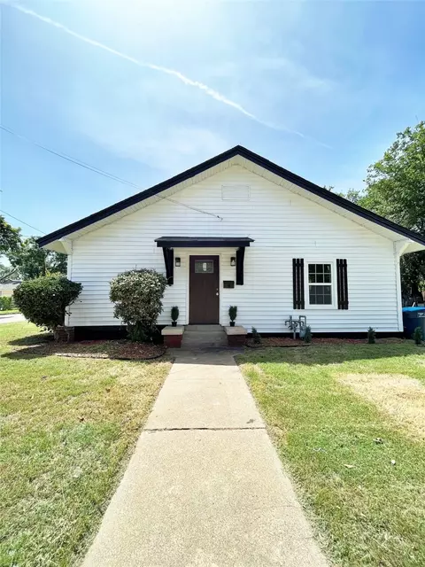 601 Blevins St, Fort Worth, TX 76111