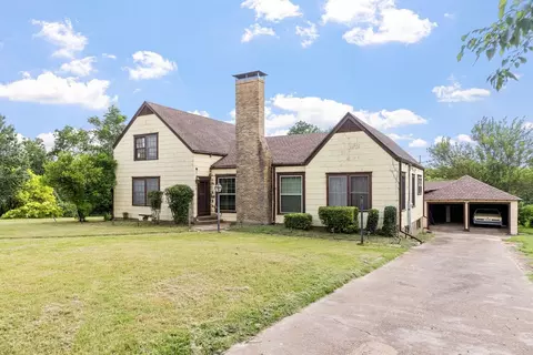 701 5th St, Honey Grove, TX 75446