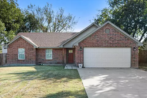 205 S Hitt St, Boyd, TX 76023