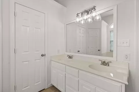 Bath - 10109 Barcelona Dr, Waco, TX 76708 photo 4 of 5