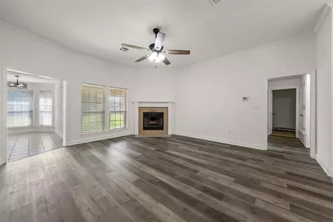 Living - 10109 Barcelona Dr, Waco, TX 76708 photo 2 of 3