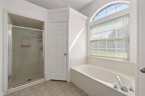 Bath - 10109 Barcelona Dr, Waco, TX 76708 photo 1 of 5