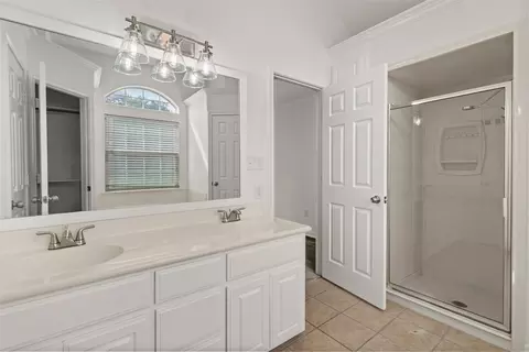 Bath - 10109 Barcelona Dr, Waco, TX 76708 photo 3 of 5