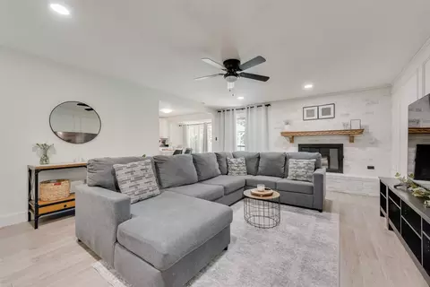 5623 Shady Hill Ln, Arlington, TX 76016