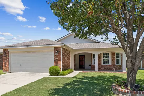 8817 Wagon Trl, Cross Roads, TX 76227