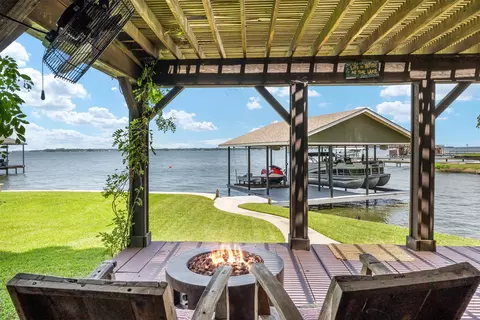 1318 Whispering Springs Dr, Tool, TX 75143