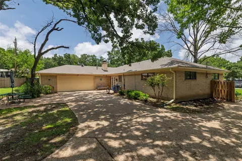 2604 Forest Lane Cir, Corsicana, TX 75110