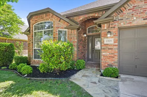 6909 Crenshaw Ln, Denton, TX 76210