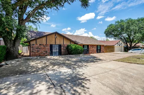 2862 Southpark Ln, Fort Worth, TX 76133