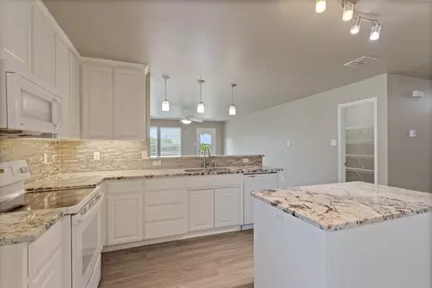 1005 Live Oak Dr, Anna, TX 75409