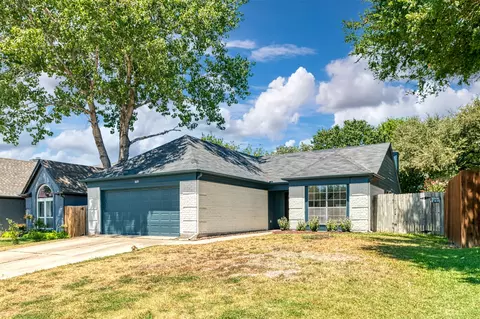 3825 Huckleberry Dr, Fort Worth, TX 76137