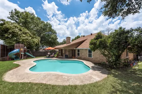 7520 Cimarron Dr, North Richland Hills, TX 76182