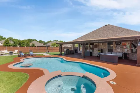 200 Stars Dr, Anna, TX 75409
