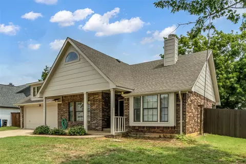 Exterior - 3300 Timberview Dr, Corinth, TX 76210 photo 6 of 7