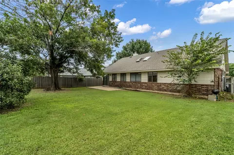 Exterior - 3300 Timberview Dr, Corinth, TX 76210 photo 4 of 7