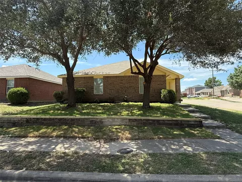 702 Grambling Dr, Dallas, TX 75241
