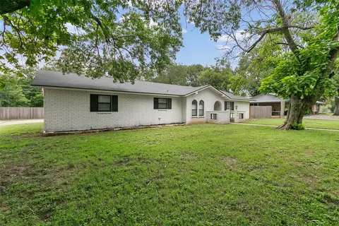 306 Adams St, Mcgregor, TX 76657