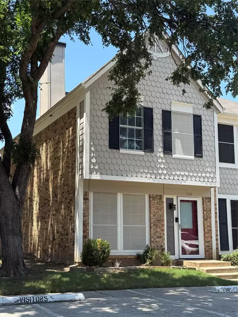 114 Churchill Ln, Euless, TX 76039