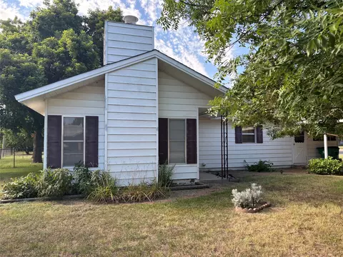 602 Howard St, Olney, TX 76374