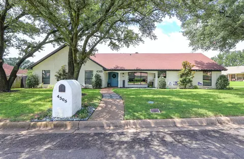 4305 King Richards Ln, Fort Worth, TX 76133