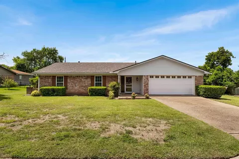 308 Dixon Dr, Hewitt, TX 76643