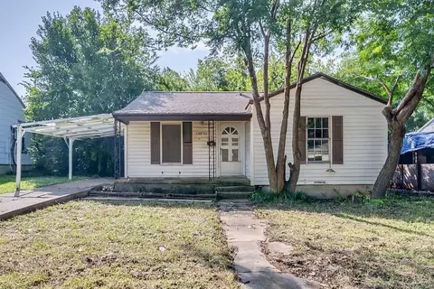 5033 Royal Dr, Fort Worth, TX 76116