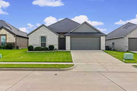 8915 Cheyenne Dr, Greenville, TX 75402