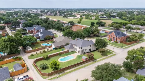 7518 Silverthorn Dr, Rowlett, TX 75089