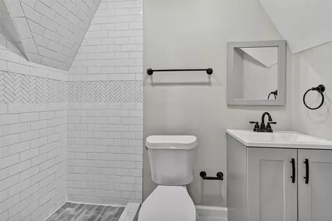 Bath - 700 S Denny St, Howe, TX 75459 photo 4 of 5