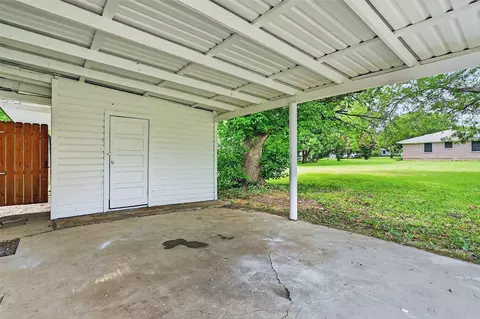 Exterior - 700 S Denny St, Howe, TX 75459 photo 8 of 9