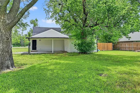Exterior - 700 S Denny St, Howe, TX 75459 photo 6 of 9