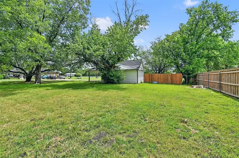 Exterior - 700 S Denny St, Howe, TX 75459 photo 7 of 9